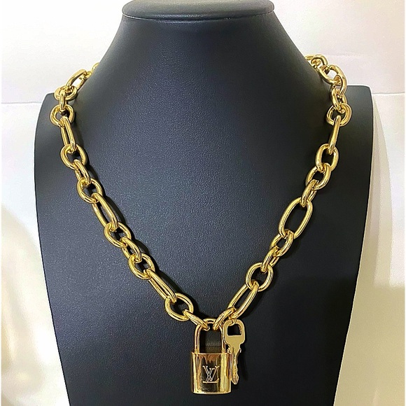 Louis Vuitton Jewelry - Gold Louis Vuitton Lock Key Necklace, Authentic, Chain Link, Number 315